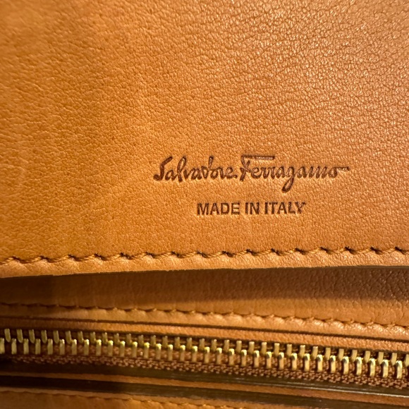 Salvatore Ferragamo top handle leather bag - Picture 6 of 13